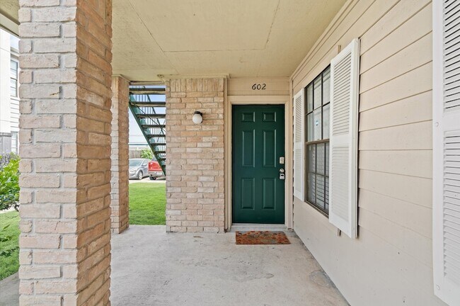 Building Photo - 14600 Fonmeadow Dr