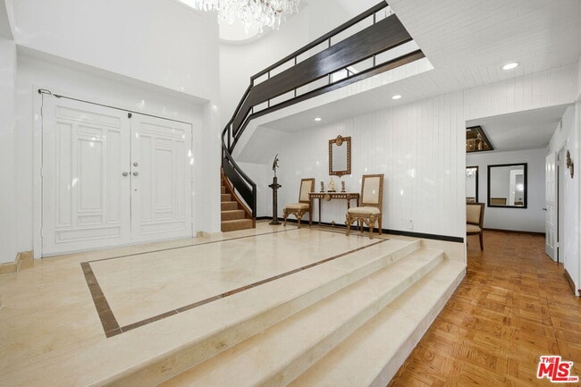 Building Photo - 2846 Royston Pl