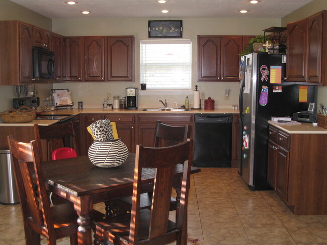 Building Photo - Open Floor Plan