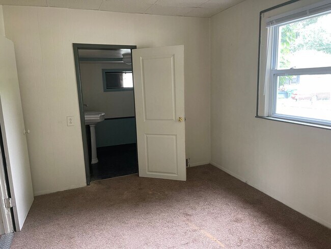 Building Photo - 3 bedroom Niles Home