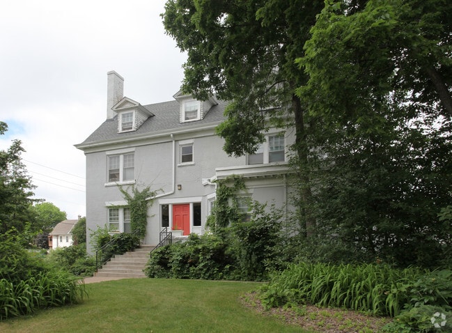 Building Photo - 2118 Pillsbury Ave S