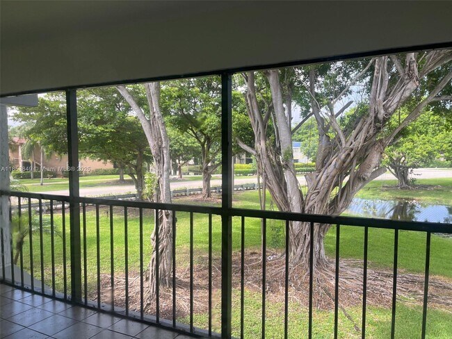 Foto del edificio - 200 Lakeview Dr