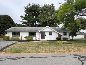 Building Photo - 17 Margaret Rd