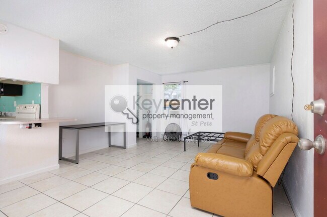 Foto del edificio - 2421 1/2 Burlington Avenue North