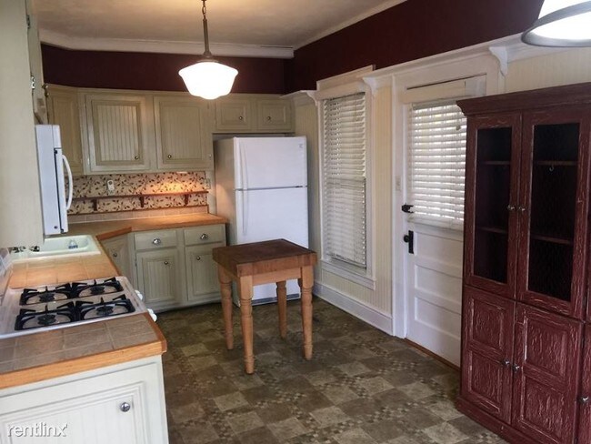 Foto del edificio - 3 br, 2 bath House - 1330 Broadway Avenue