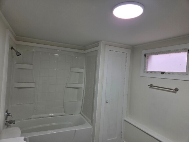 Foto del edificio - 441 Rutherford Ave