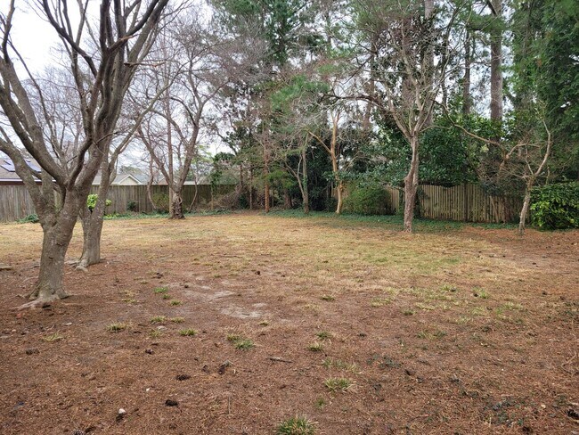 Building Photo - LAKE SMITH TERRACE - 4 bedroom 2 bath Ranc...