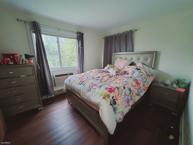 Building Photo - 1 br, 1 bath Condo - 35 Clarks Hill Ave