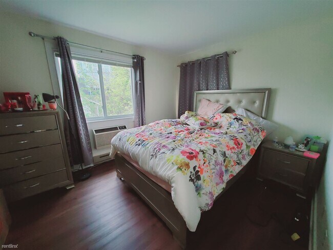Foto del edificio - 1 br, 1 bath Condo - 35 Clarks Hill Ave