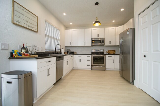 Foto del edificio - 407 Knollwood Dr