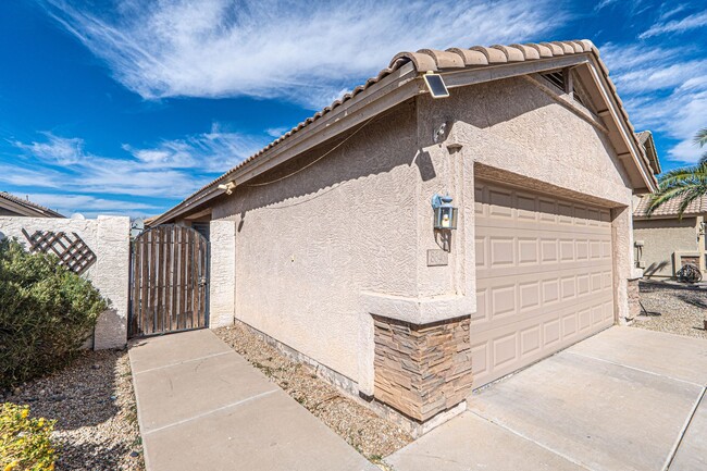 Building Photo - A Must RENT 3B/2B in Mesa!!