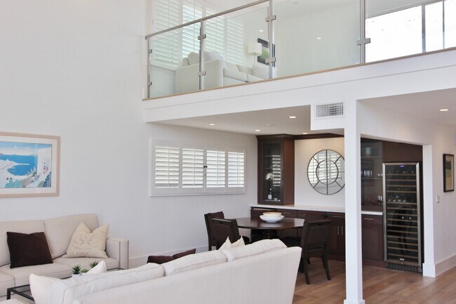 Building Photo - 6501 Vista Del Mar
