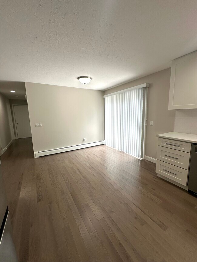 Foto del edificio - 63 Rosemary Ln