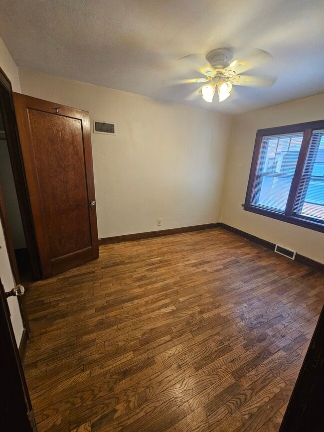 Building Photo - 141 8th St S