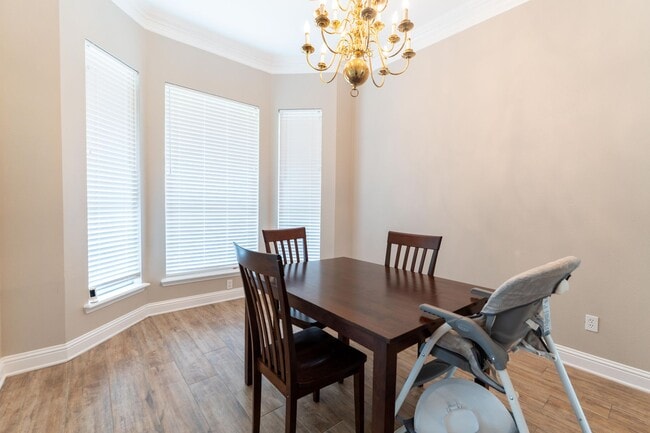 Foto del edificio - Beautiful 4 bed/2 bath home in Lakewood Su...