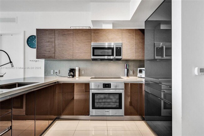 Building Photo - 1080 Brickell Ave