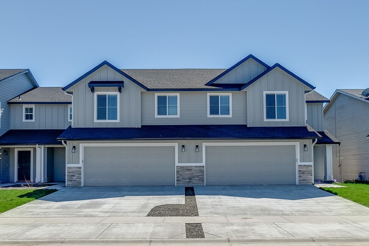 Primary Photo - 3 Bedroom Townhome Available