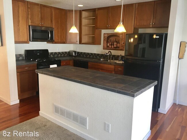 Building Photo - 3 br, 2.5 bath House - 855 Snowberry Street