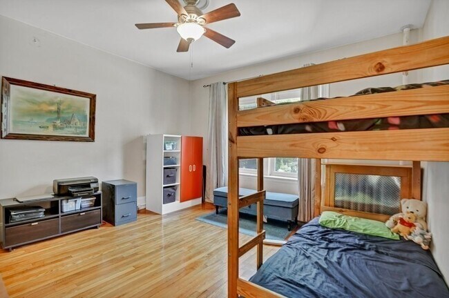 Building Photo - 8 Radcliffe Rd