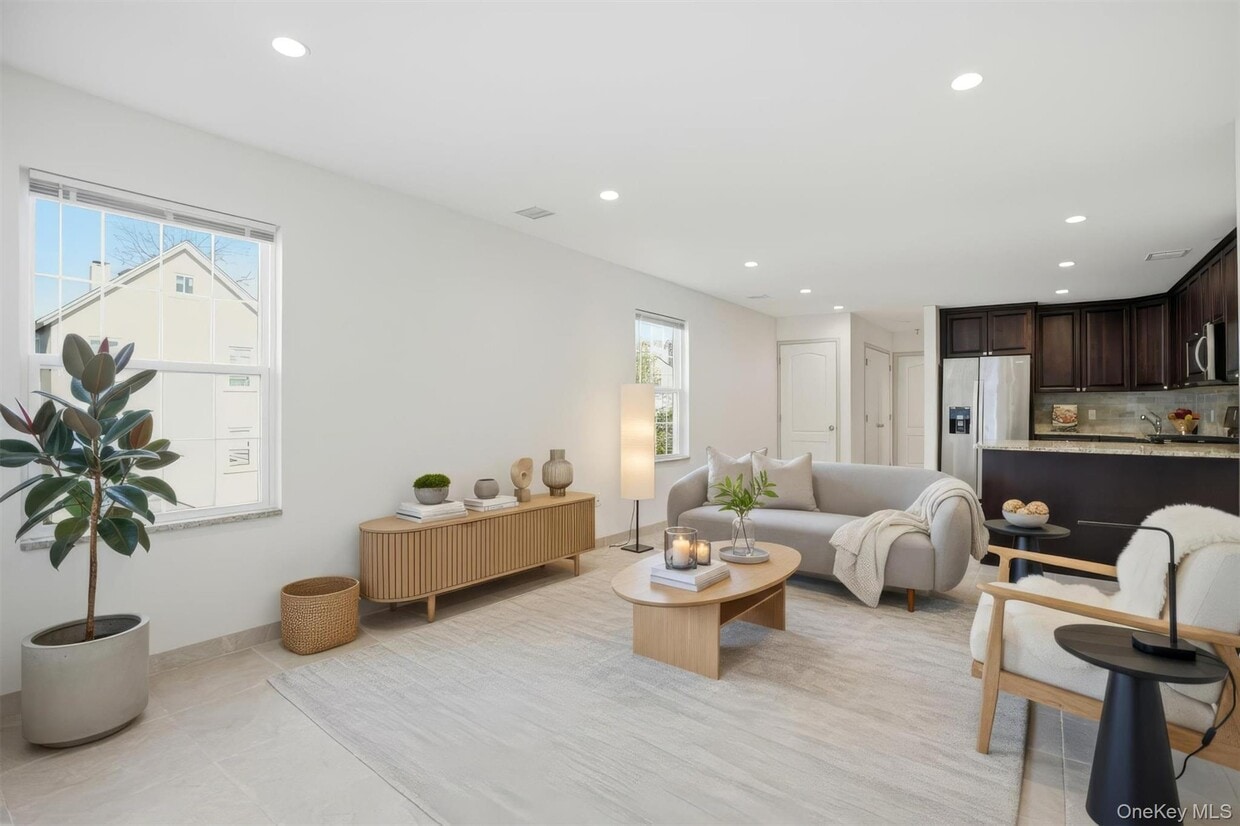 Primary Photo - 36 Carney St