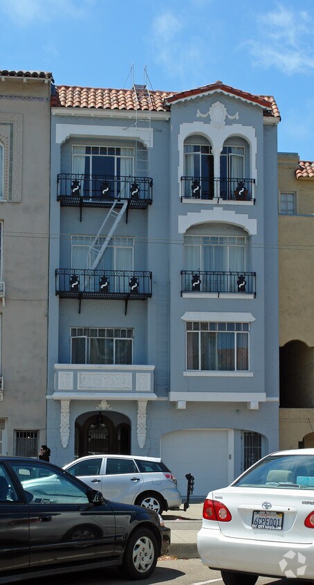 Building Photo - 3675 Fillmore St