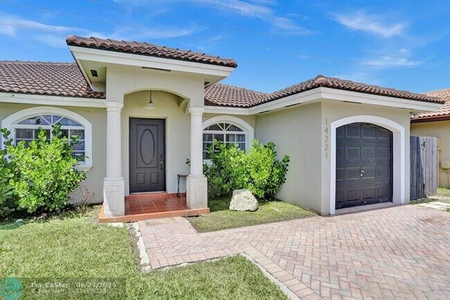 Foto del edificio - 14221 SW 160th Terrace