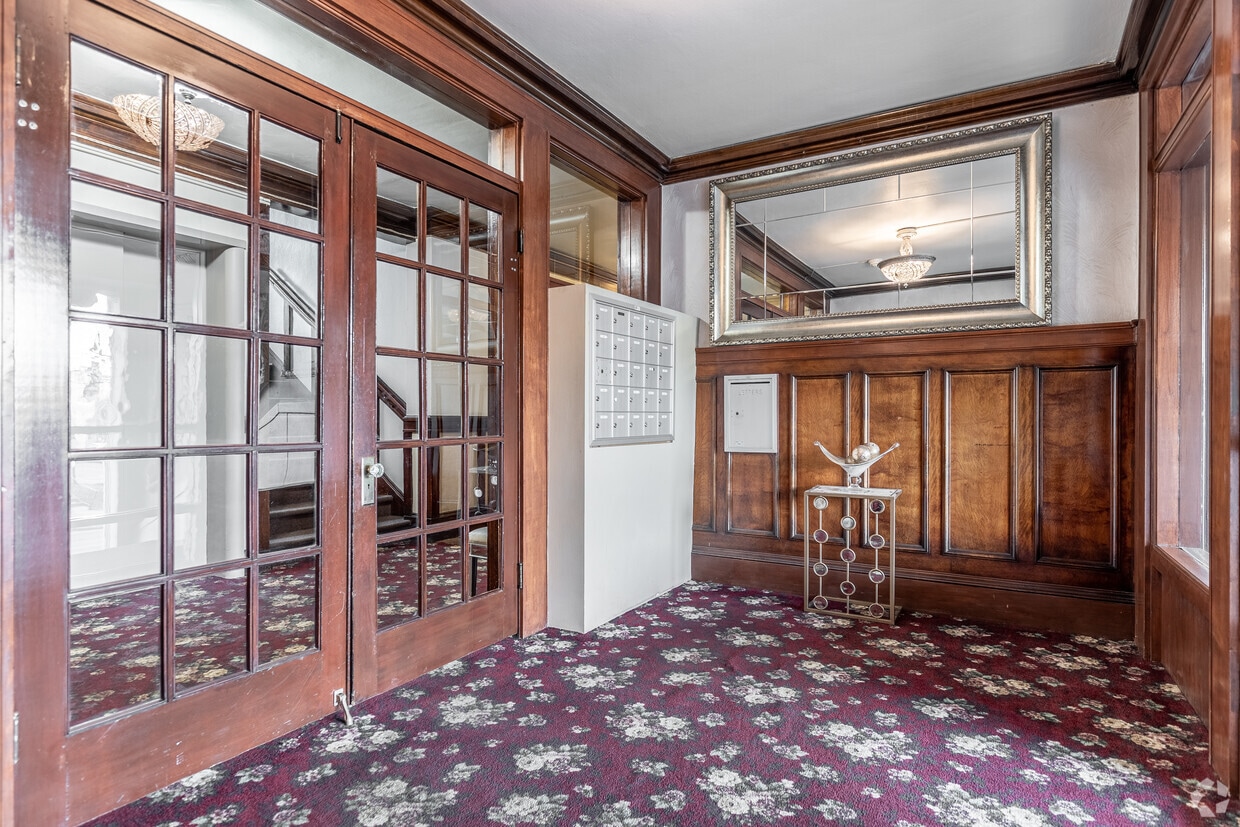 Lobby - Altadena Apartments
