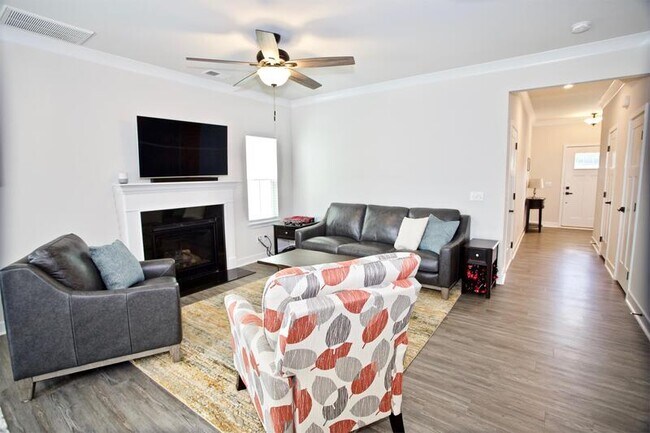 Building Photo - 138 Roseridge Dr