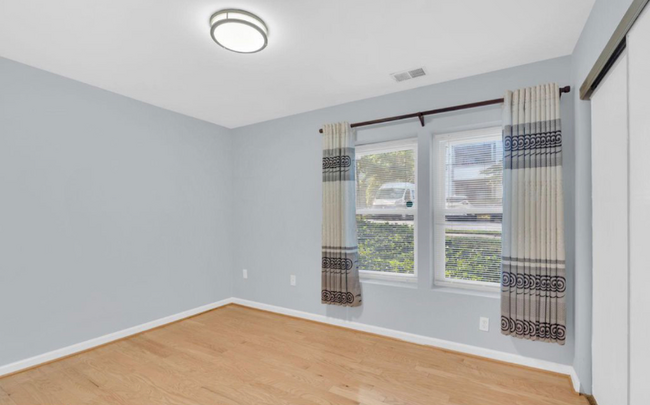 Foto del edificio - 7702 Lafayette Forest Dr
