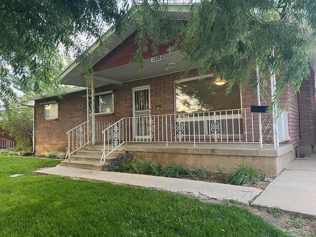Building Photo - 4586 Porter Ave