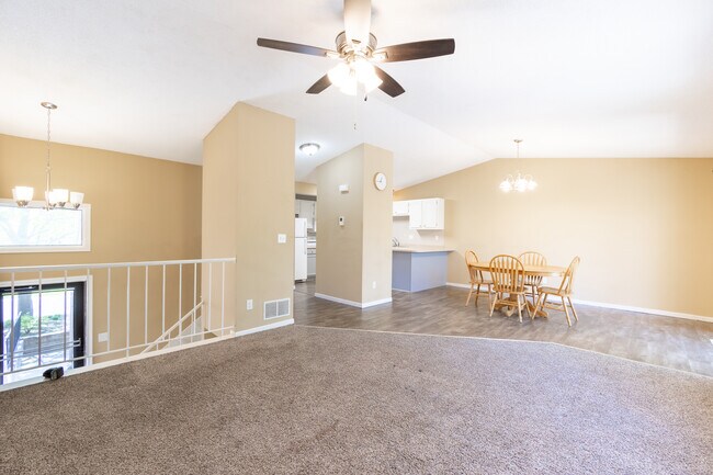 Building Photo - 2359 Springside Dr E