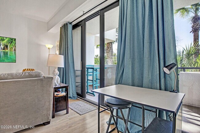 Foto del edificio - 743 Spinnakers Reach Dr