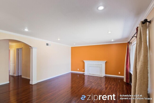 Building Photo - 2563 Gallup Dr