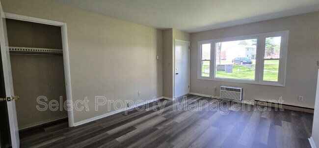 Foto del edificio - 3839 Sleepy Hollow Ln