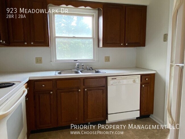 Building Photo - 923 Meadowlark Dr