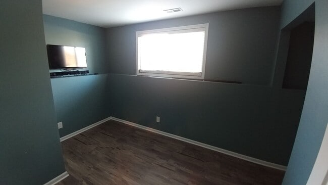 Building Photo - Spacious 4 bedroom 2 Bath Single Family Mt Pleasant