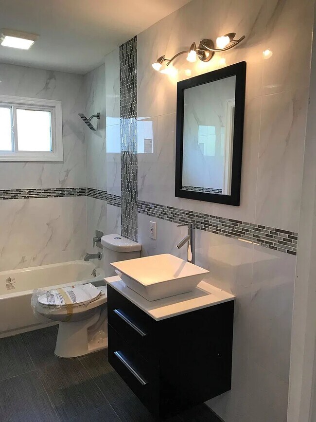 Foto del edificio - 162 Rhodes Ave