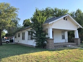 Building Photo - 821 W Highland Ave