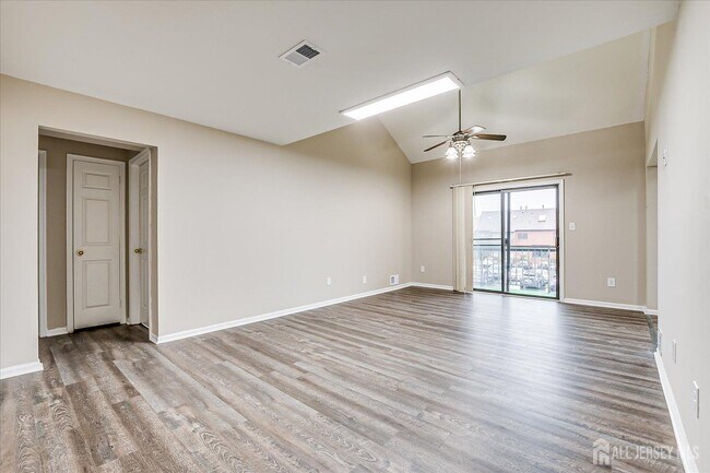 Foto del edificio - 142 Beverly Hill Terrace