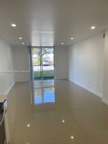 Foto del edificio - 16950 W Dixie Hwy