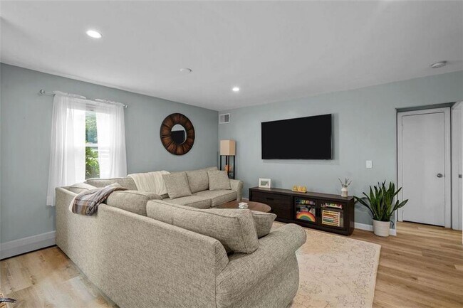 Foto del edificio - 1195 Green End Ave