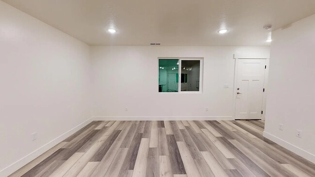 Building Photo - 920 S 25 E
