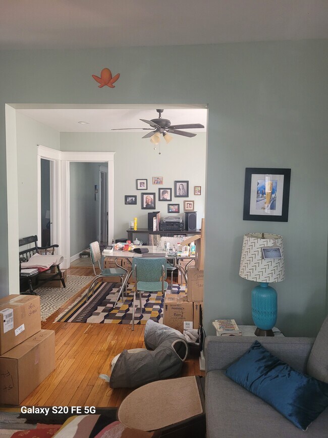 Foto del edificio - 4717 N Artesian Ave