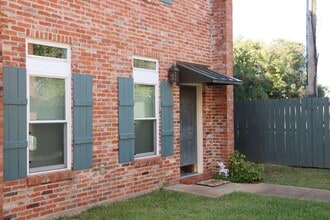 Building Photo - 985 Bayou Trace Dr