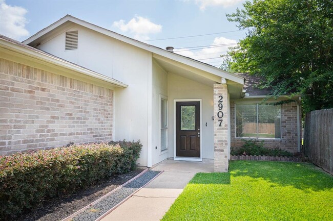 Building Photo - 2907 Garden Ln