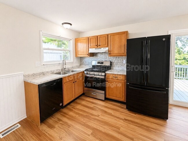 Foto del edificio - 7235 Adams Ct