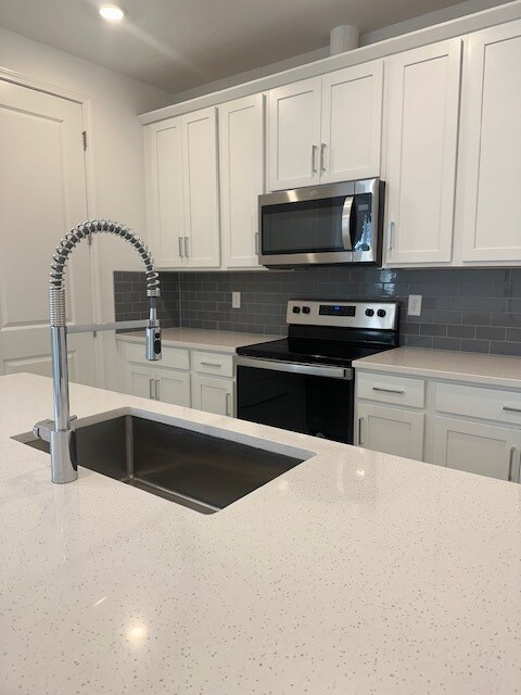 Foto principal - 13450 Laxness St