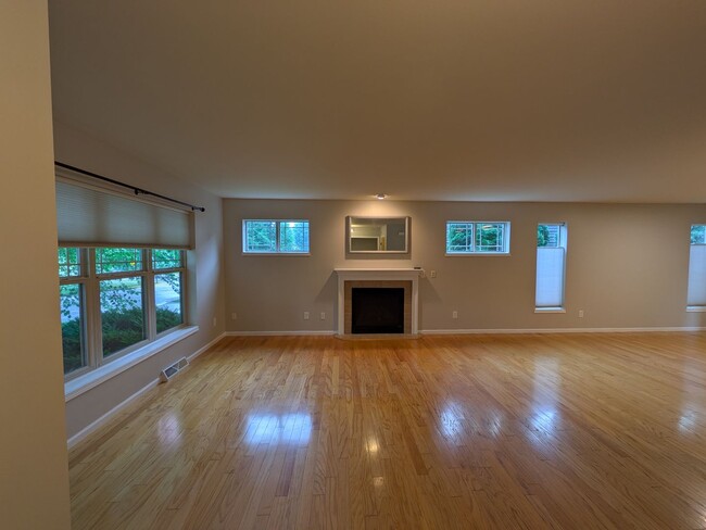 Foto del edificio - 3 bed / 3 bath House in Deforest!