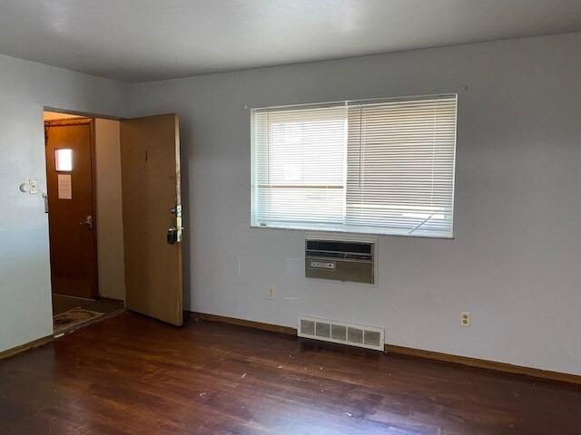 Primary Photo - 5602 Dewey Ave