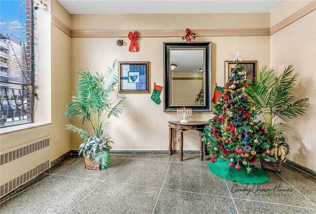 Foto del edificio - 142-35 84th Dr